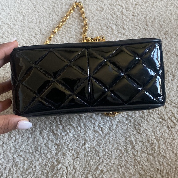 CHANEL Vintage Patent Leather Camera Bag - Picture 6 of 17